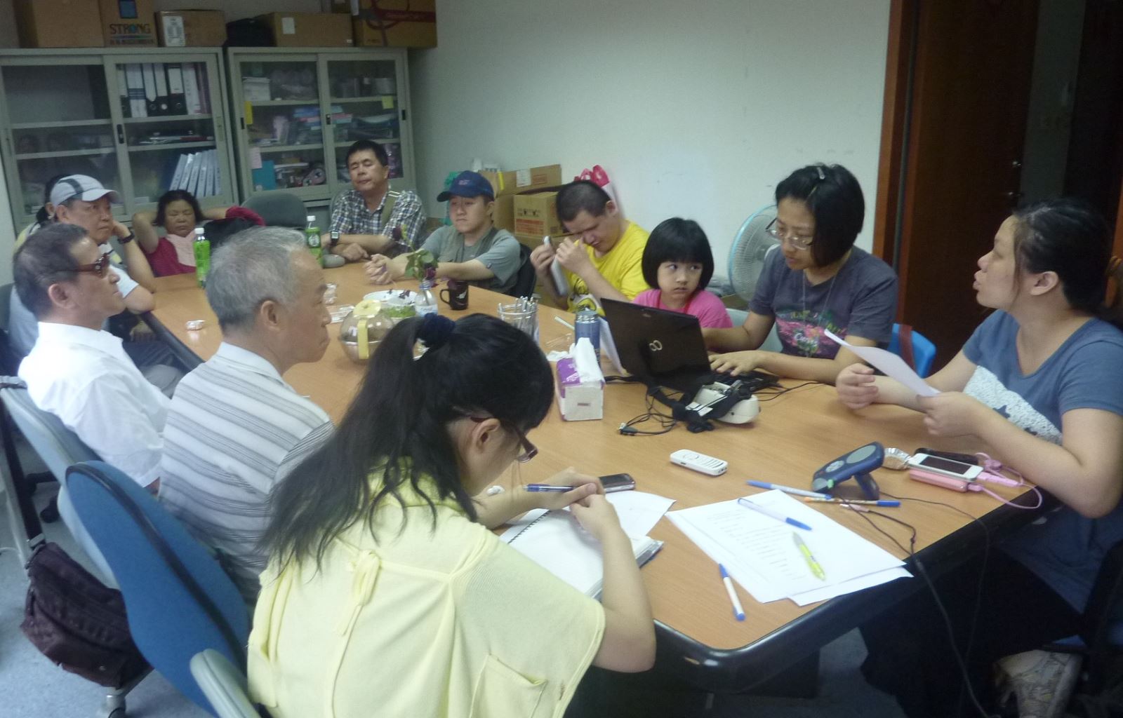 大家仔細聽著玉玲說著自己投入工作時的酸甜苦辣