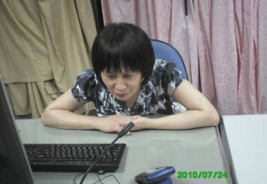 照片:特別來賓郭淑琪女士透過麥克風分享