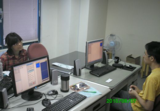 照片：現場參與者與線上參與者對談