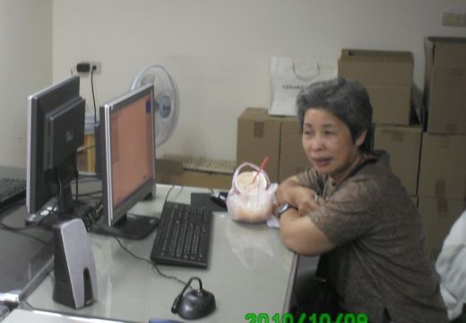 照片：現場參與者透過網路電話和其他參與者互動